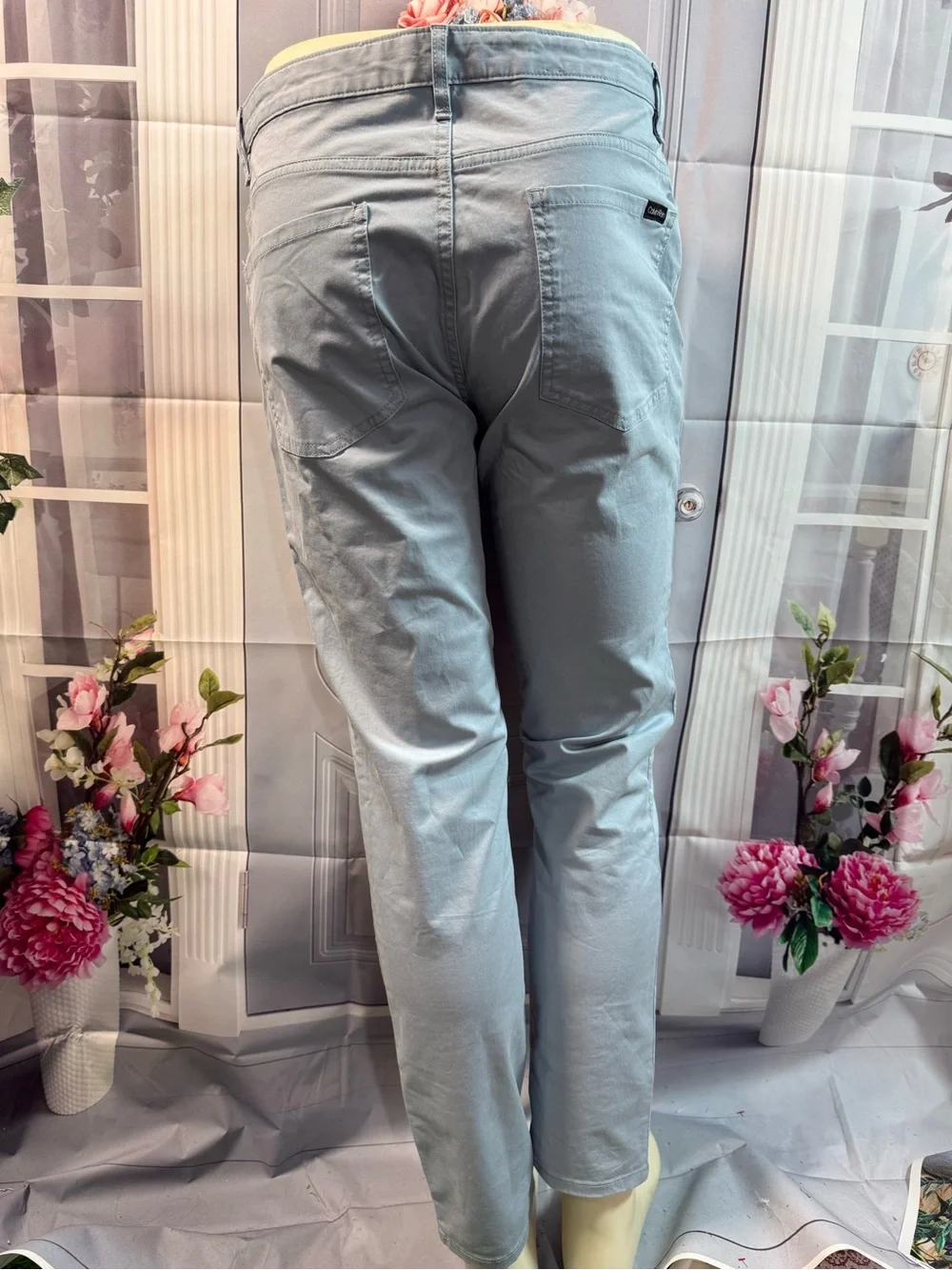 1065-Calvin Klein Men's Slim Straight Jeans in Light Gray
